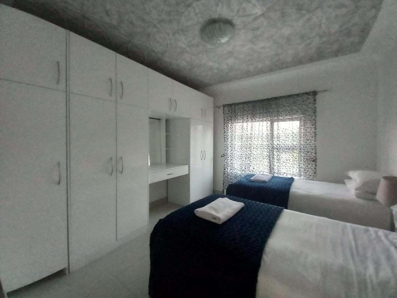 Loddey'S Guest House - By Beach Collection Strand Exterior photo